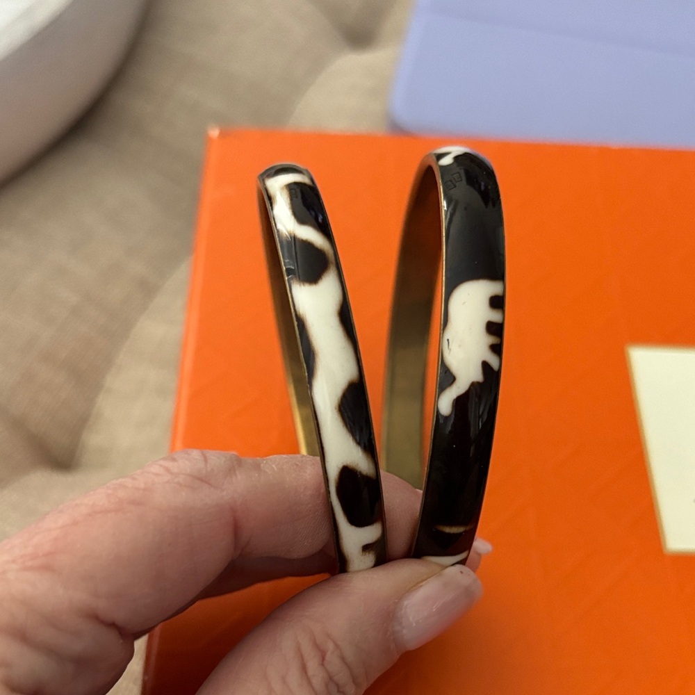 2 Stylish Black and Cream Resin Bangle Set